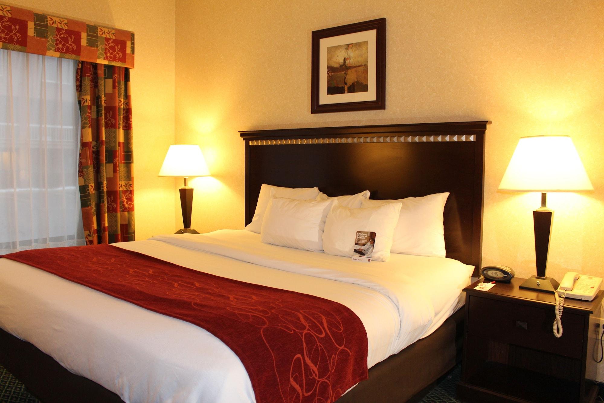 Comfort Suites Canton - Detroit Екстериор снимка