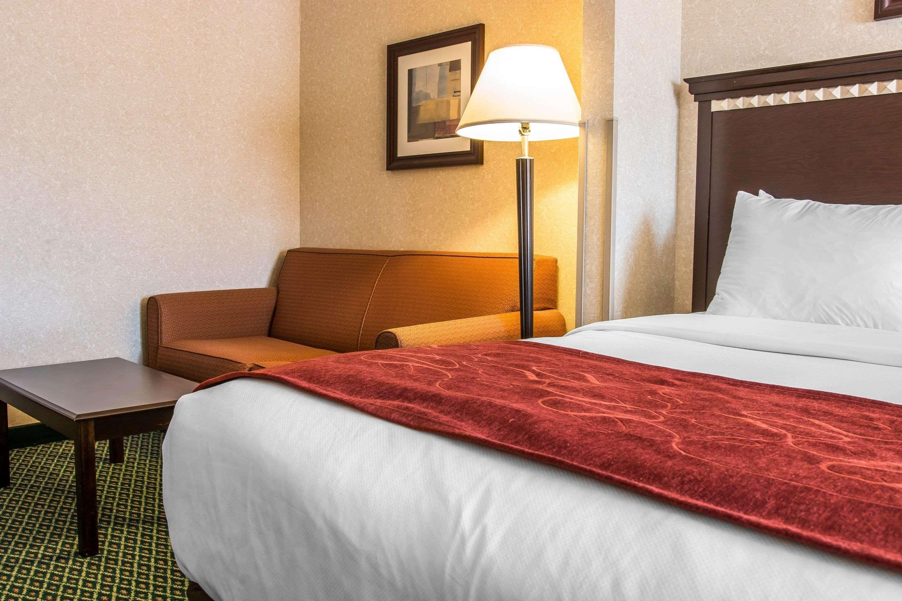Comfort Suites Canton - Detroit Екстериор снимка
