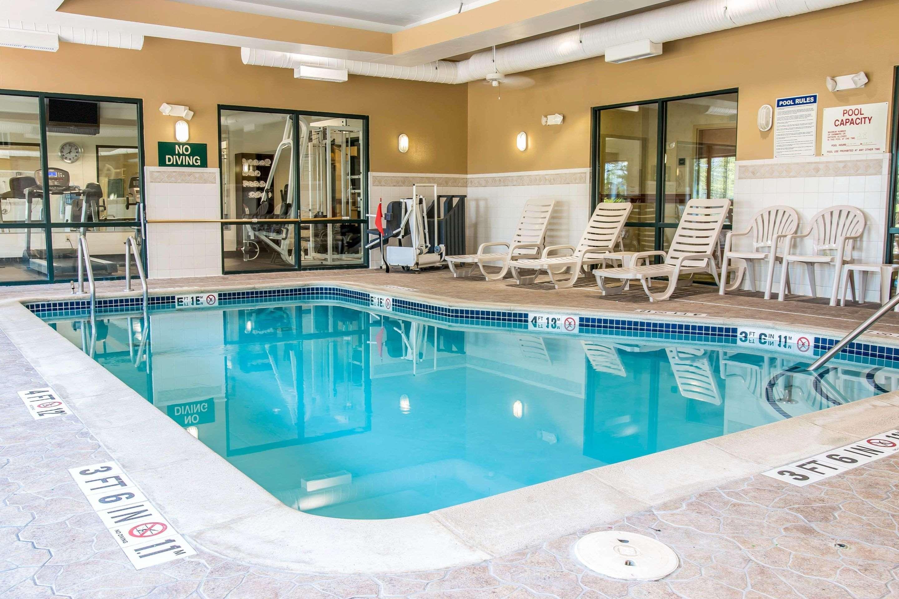 Comfort Suites Canton - Detroit Екстериор снимка