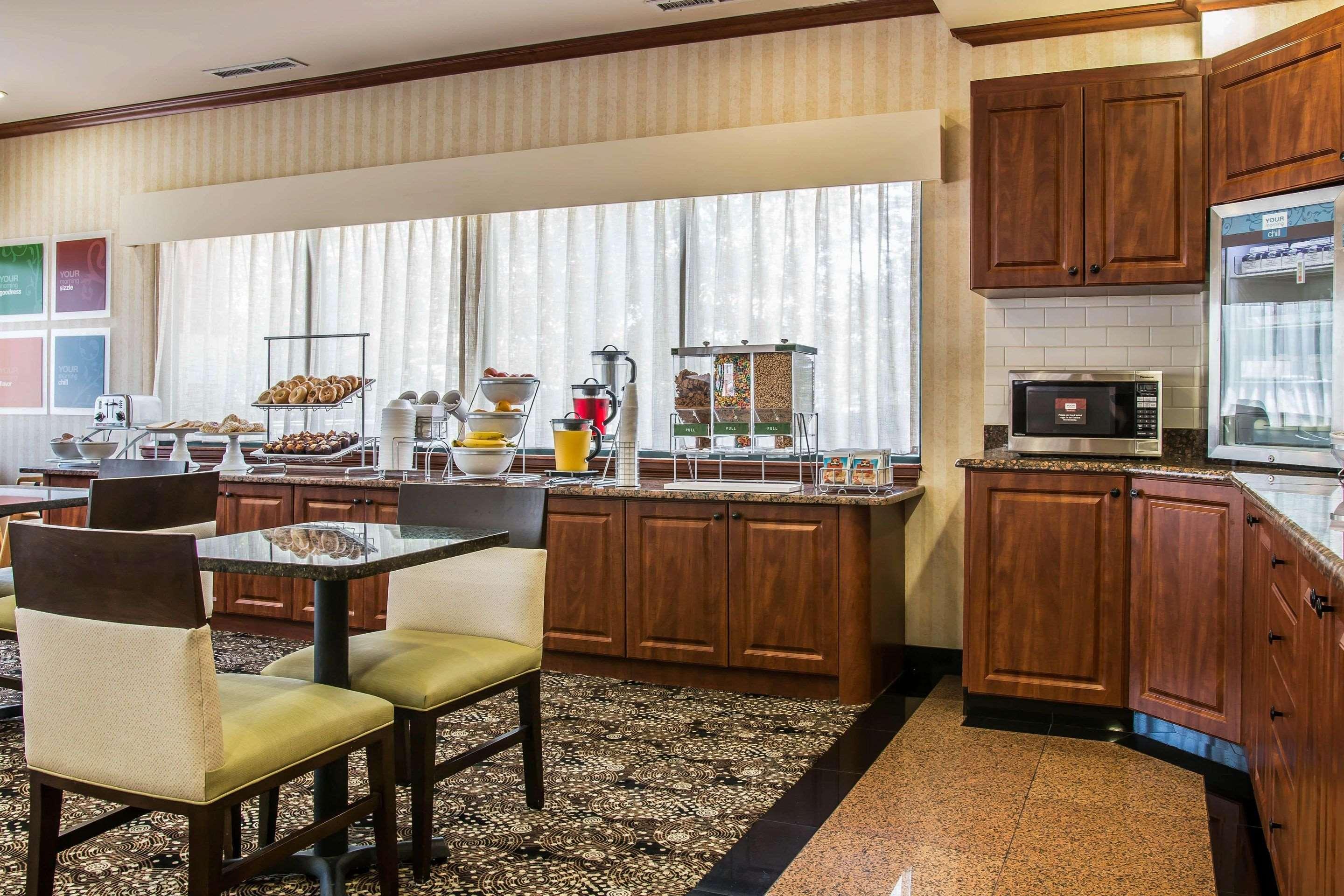 Comfort Suites Canton - Detroit Екстериор снимка