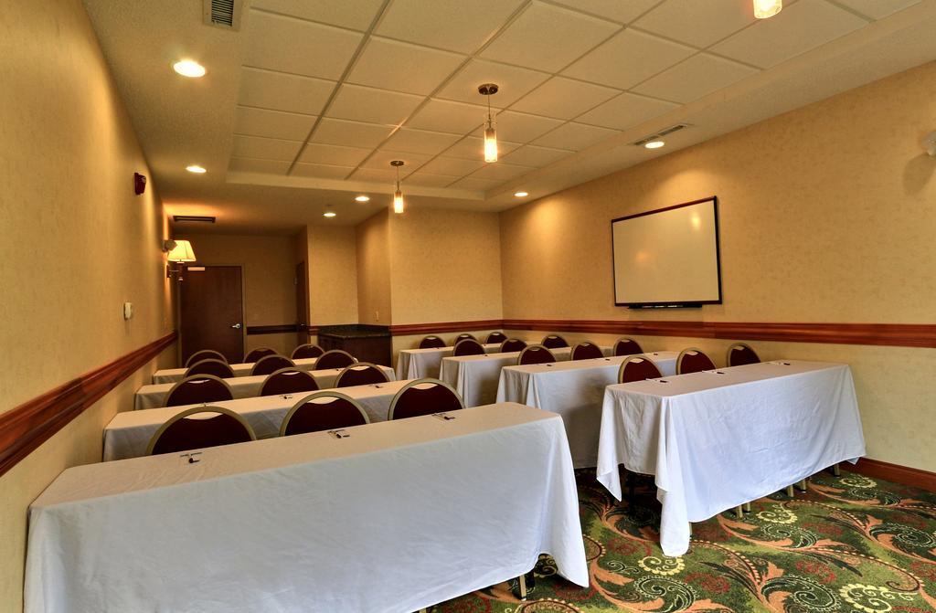 Comfort Suites Canton - Detroit Екстериор снимка