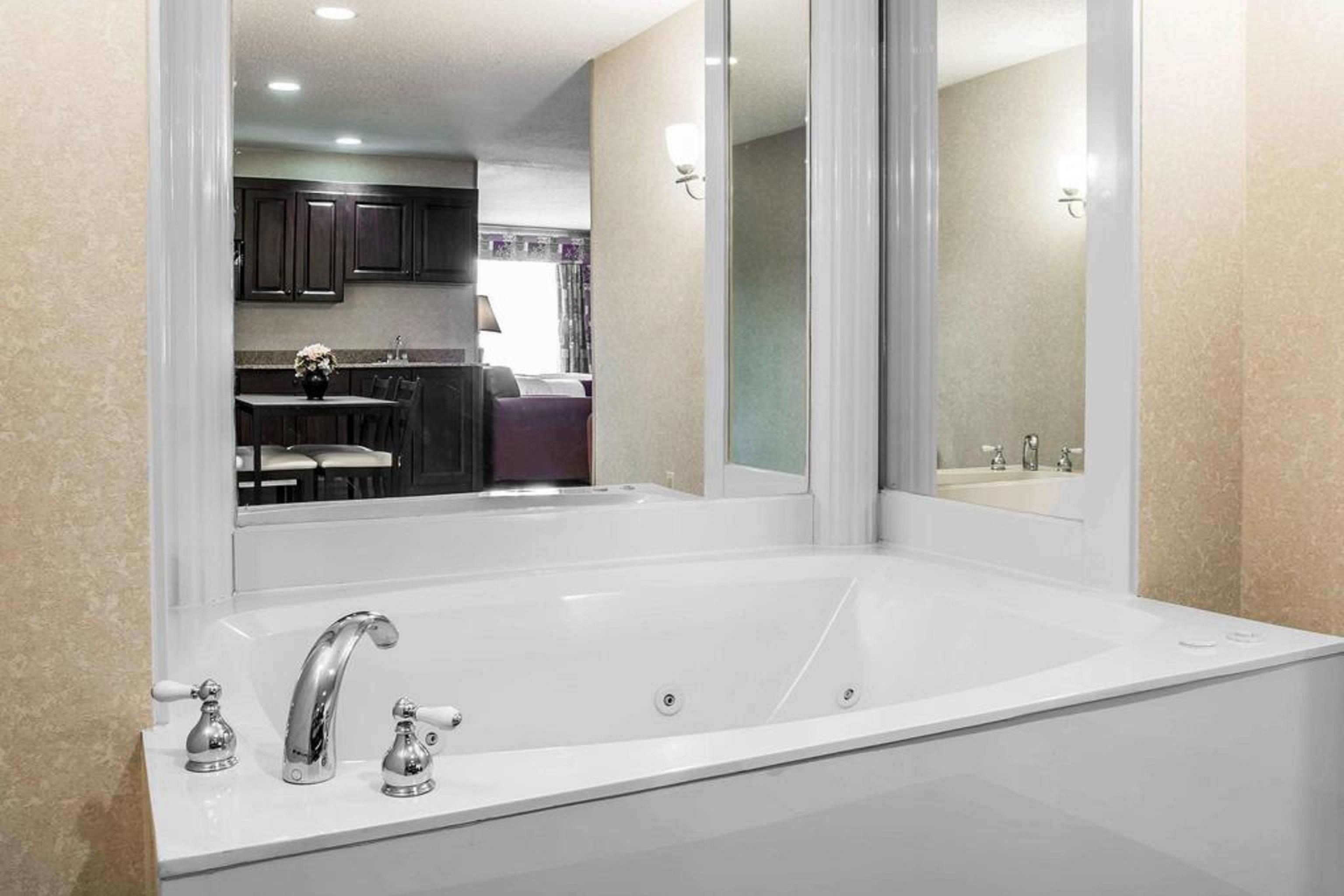 Comfort Suites Canton - Detroit Екстериор снимка