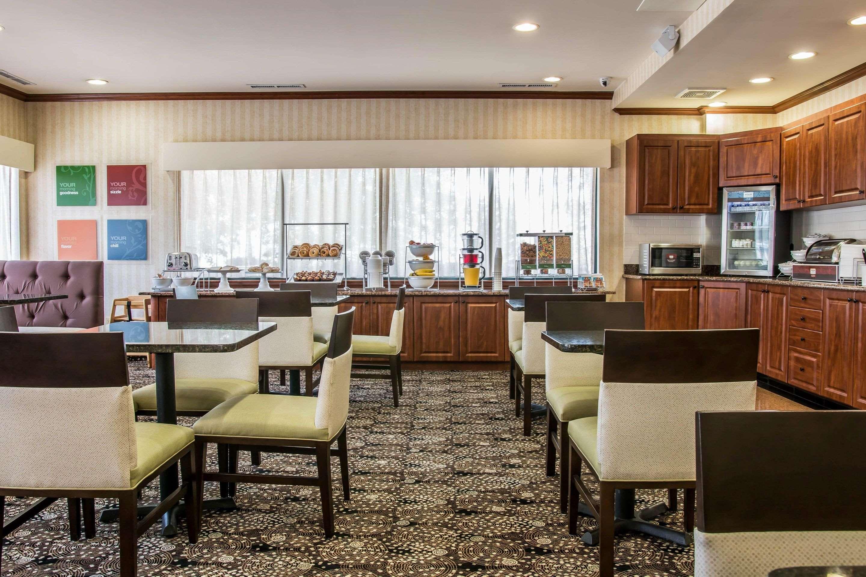 Comfort Suites Canton - Detroit Екстериор снимка