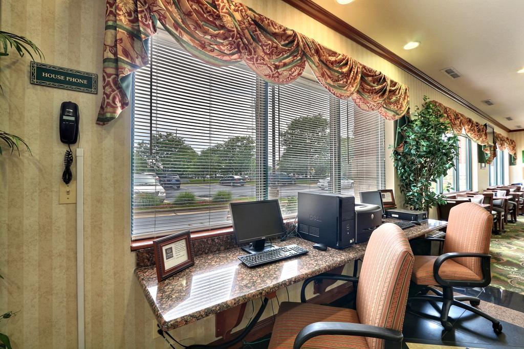 Comfort Suites Canton - Detroit Екстериор снимка