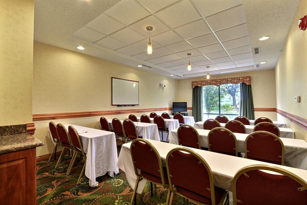 Comfort Suites Canton - Detroit Екстериор снимка