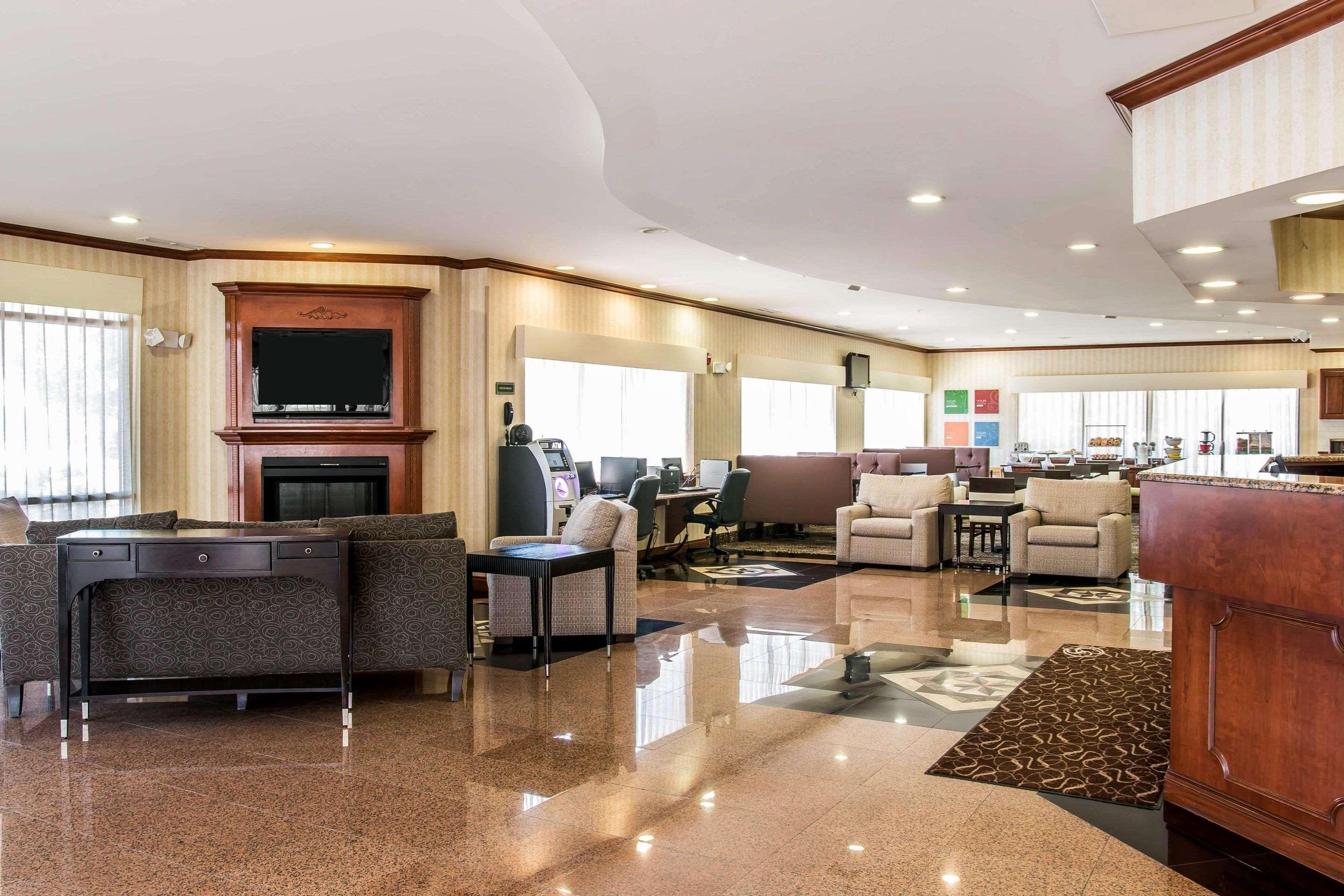 Comfort Suites Canton - Detroit Екстериор снимка