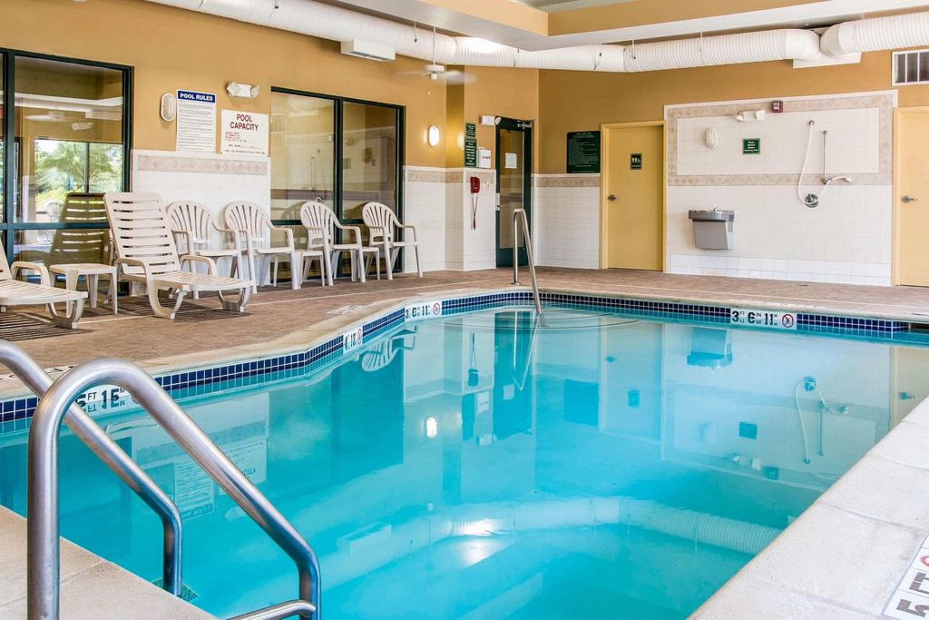 Comfort Suites Canton - Detroit Екстериор снимка