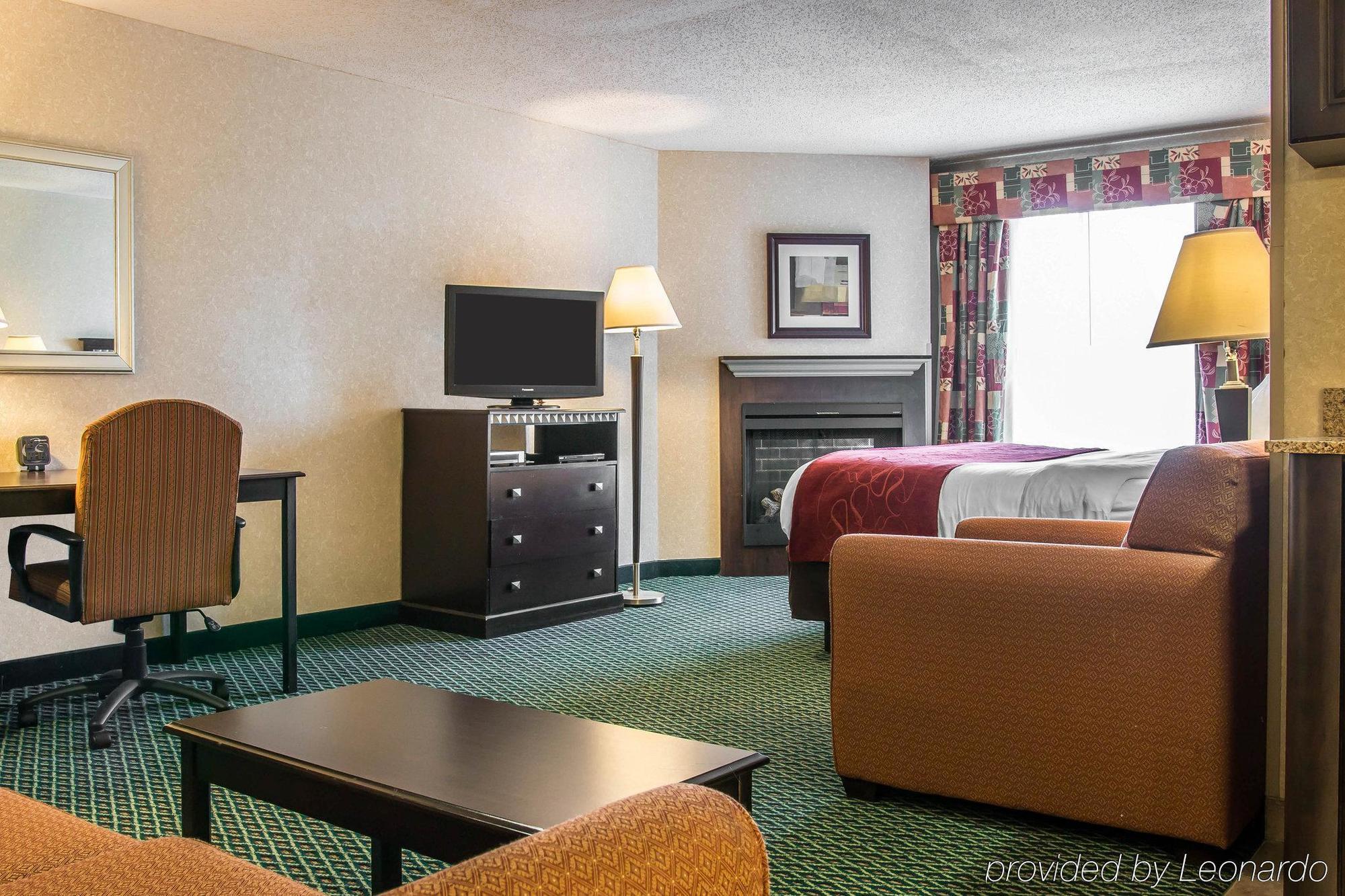 Comfort Suites Canton - Detroit Екстериор снимка