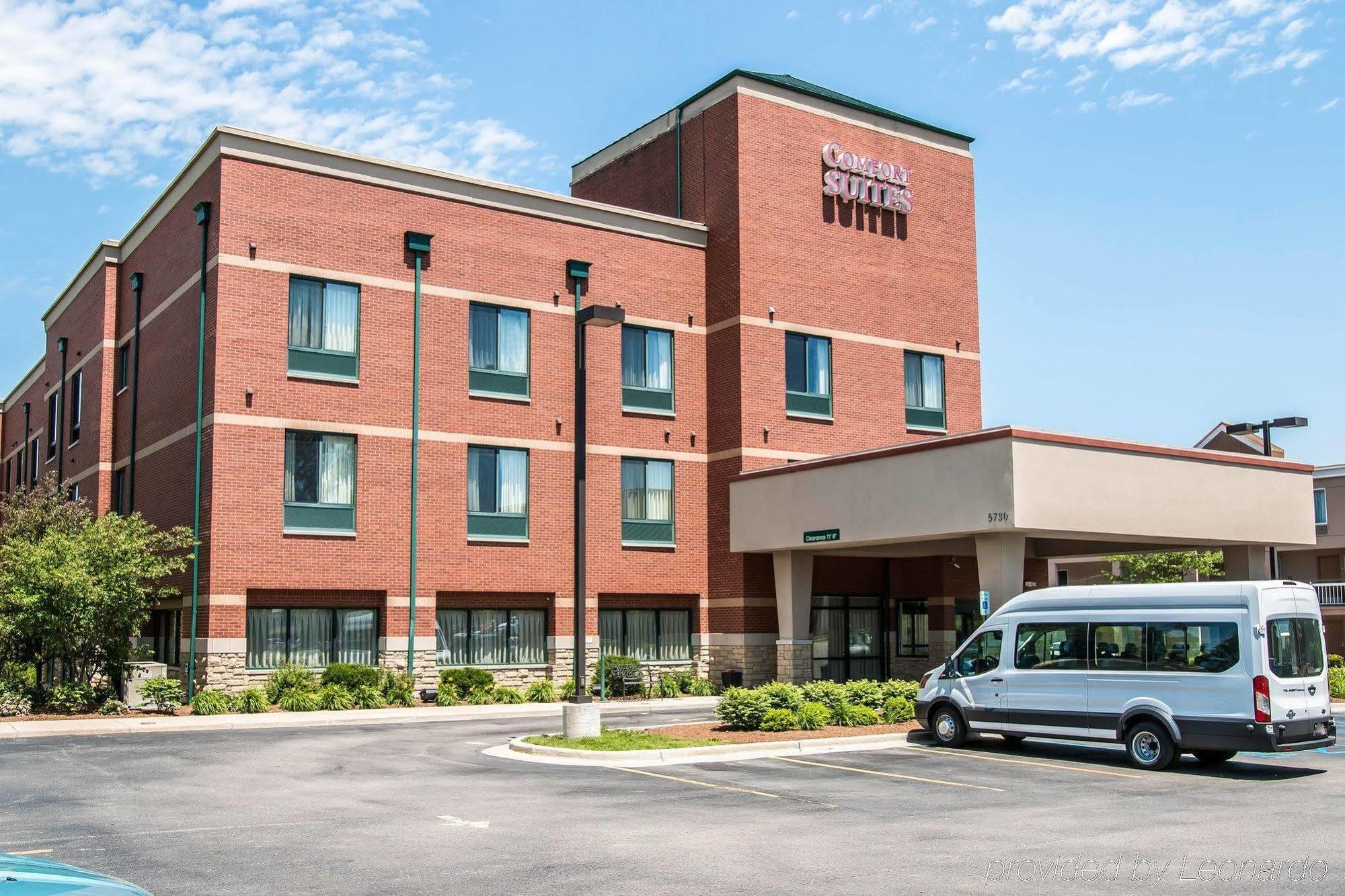 Comfort Suites Canton - Detroit Екстериор снимка