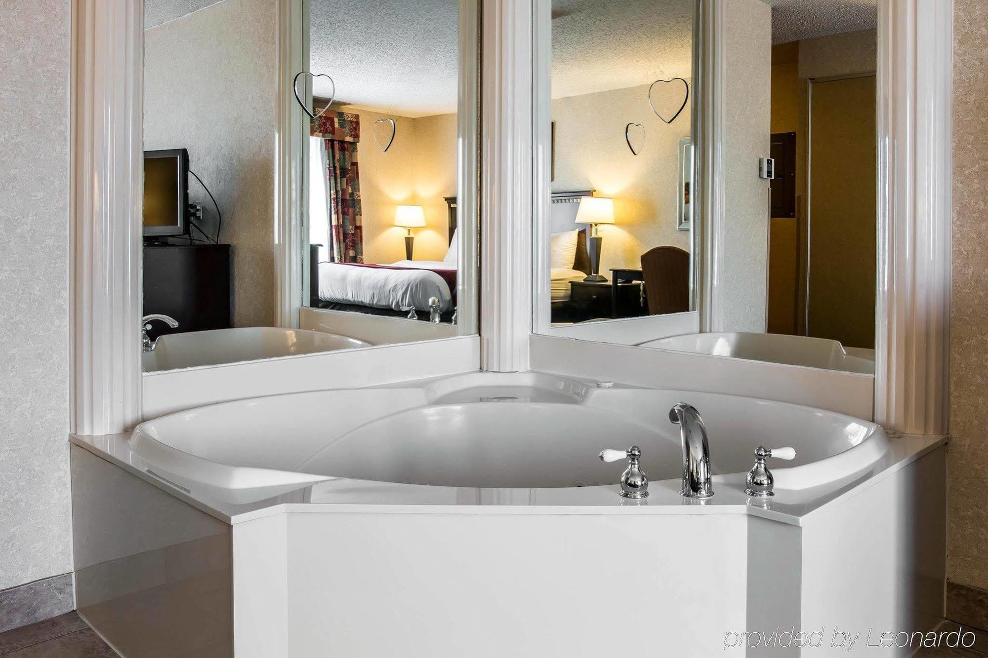 Comfort Suites Canton - Detroit Екстериор снимка