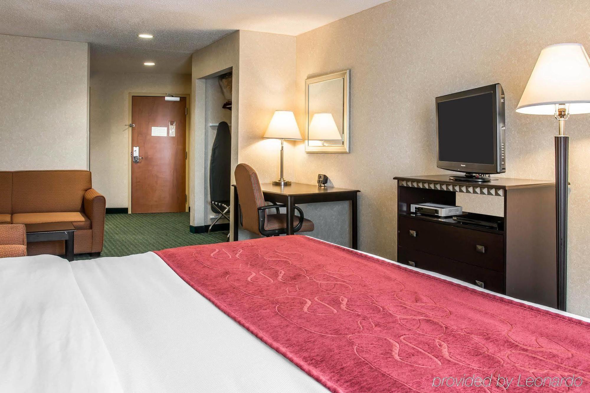 Comfort Suites Canton - Detroit Екстериор снимка
