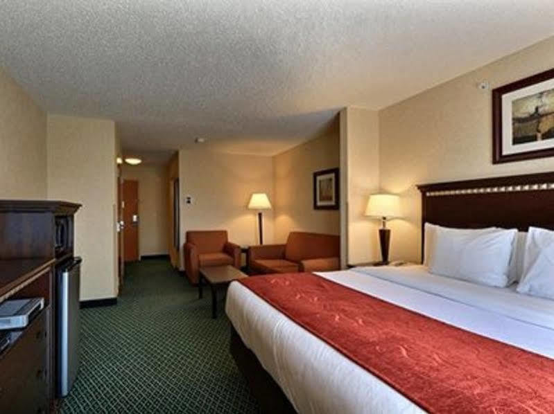 Comfort Suites Canton - Detroit Екстериор снимка