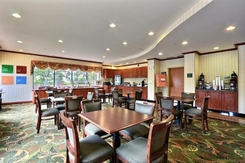 Comfort Suites Canton - Detroit Екстериор снимка