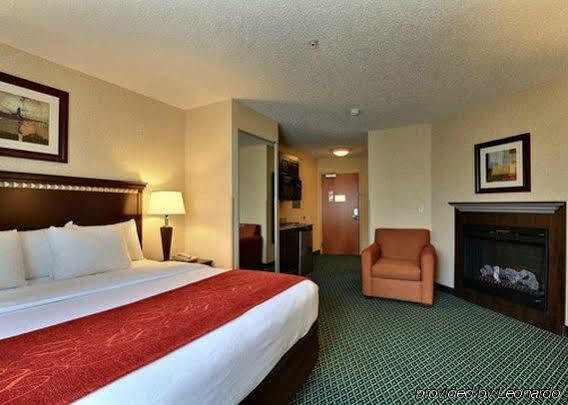 Comfort Suites Canton - Detroit Екстериор снимка