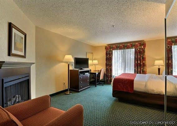 Comfort Suites Canton - Detroit Екстериор снимка