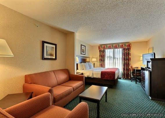 Comfort Suites Canton - Detroit Екстериор снимка